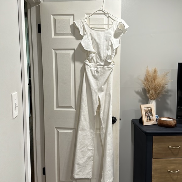 Bella and Bloom white open back Jumpsuit - Picture 5 of 6